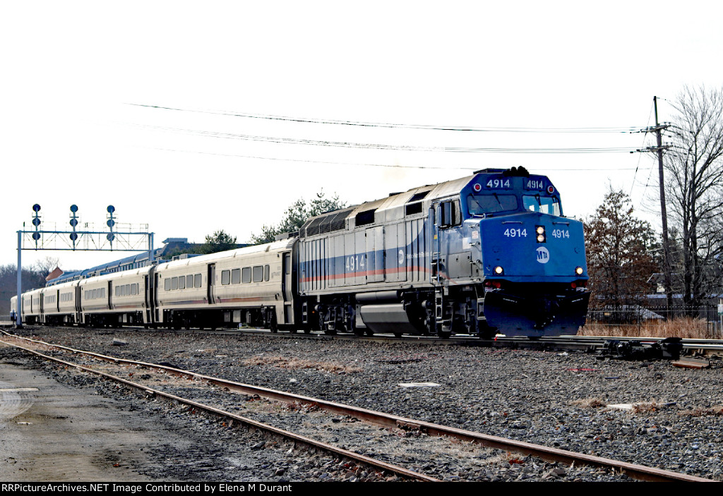 MNCR 4914 on Train 45